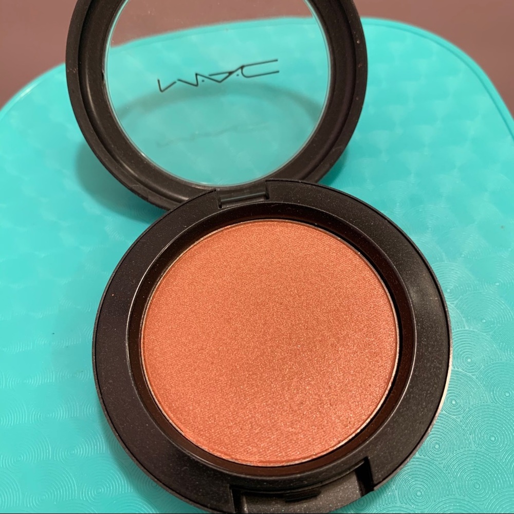 Sheertone Shimmer Blush in Sunbasque from MAC